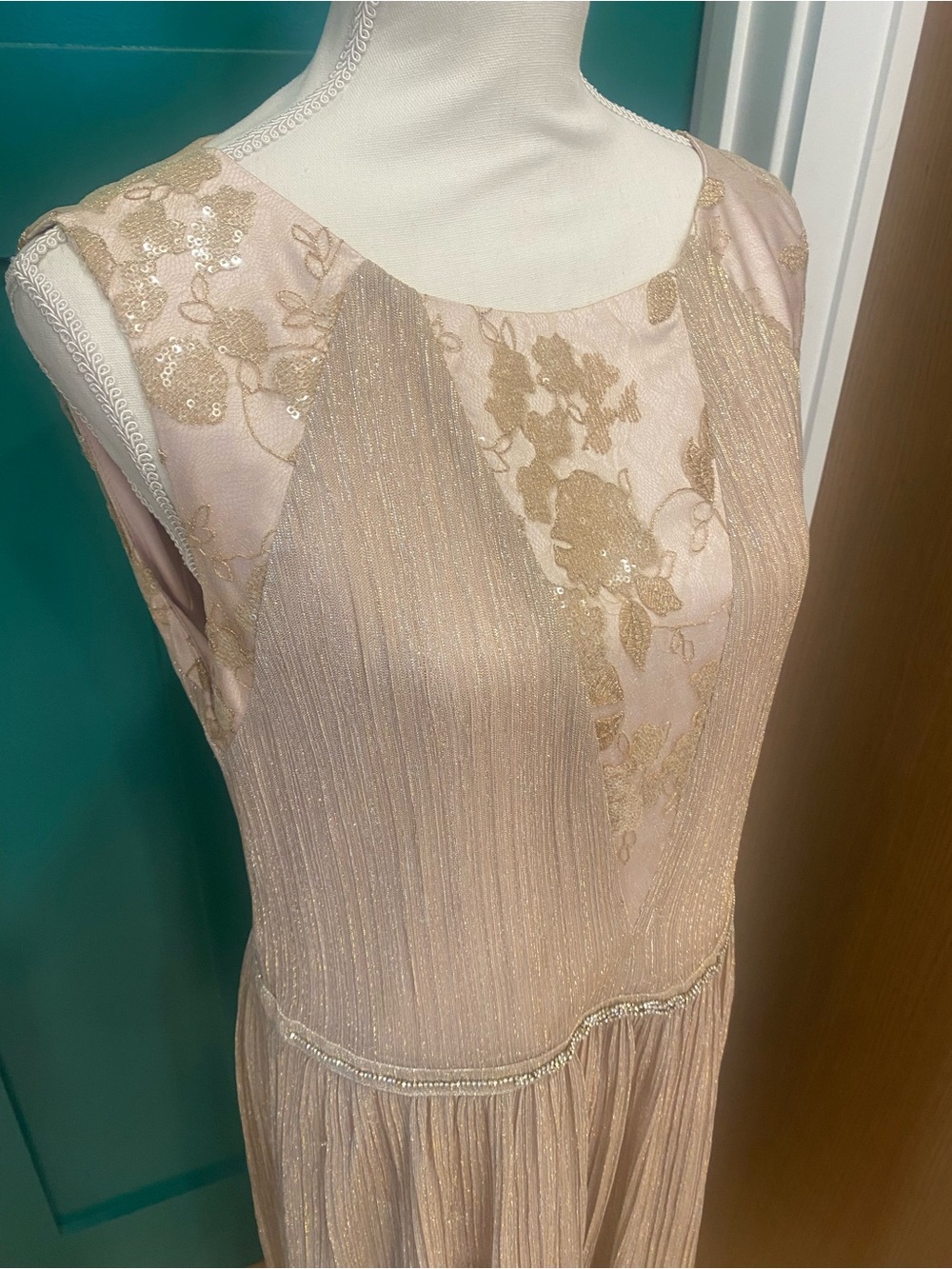 Stunning Champagne Tahari Sleeveless Dress